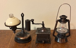 lot 90 image: Vintage Miniature Die-Cast Metal Oil Lamp, Lantern and Coffee Grinder Pencil Sharpeners
