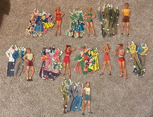 lot 92 image: Vintage Paper Dolls
