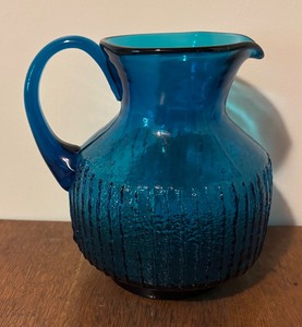 lot 93 image: Vintage Indiana Glass Bischoff Turquoise Pitcher