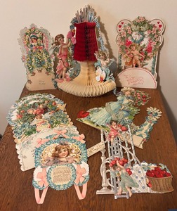 lot 94 image: Variety of Beautiful Antique Valentines
