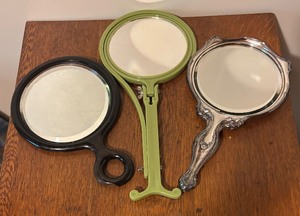 lot 95 image: Variety of Pretty Vintage Hand Mirrors