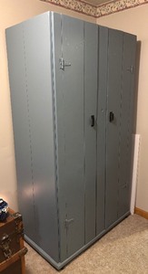 lot 125 image: Charming Vintage Grey Painted Wooden Cabinet