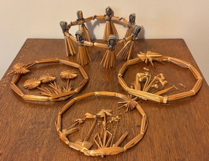 lot 135 image: Decorative Scandinavian Straw Ornaments adn Circular Figurines