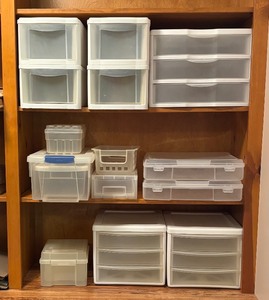 lot 140 image: Vareity of Plastic Organizers