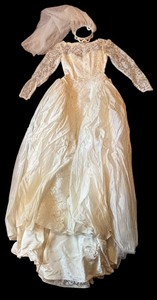 lot 139 image: Elegant Vintage Wedding Dress with Veil