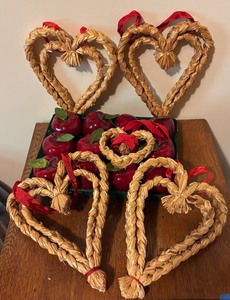 lot 149 image: Swedish Straw Heart Decor with Faux Apples