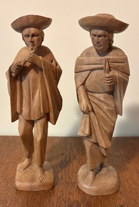 lot 153 image: Vintage Carved Wood Figurines