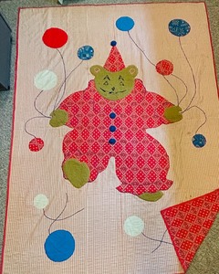 lot 116 image: Vintage Handcrafted Quilt Featuring Bear and Balloon Design