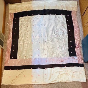 lot 118 image: Pretty Handcrafted Blanket in Lovely Muted Tones