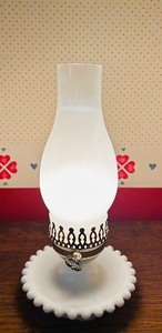 lot 104 image: Vintage Fenton White milk Glass Electric Lamp