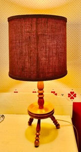 lot 68 image: Vintage  Retro-Style Table Lamp with a Wooden Base and Fabric Shade