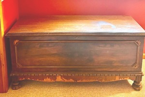 lot 71 image: Vintage Lane Cedar Chest