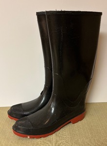 lot 187 image: Black Steel Shank Size 11 Boots