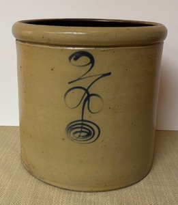 lot 189 image: Vintage Red Wing Salt Glazed Bee Sting Stoneware 2 Gallon Crock
