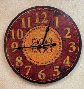 lot 195 image: Charming Clock by Creative Home Accents