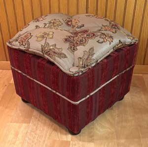 lot 199 image: Fancy Vintage Upholstered Ottoman