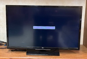lot 237 image: LG 32 Inch TV Model 32LF500B-UA
