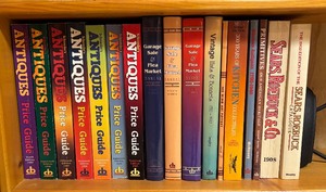 lot 245 image: Collectors Books on Antiques, Garage Sales, Flea Markets, Hats, Bonnets, Primatives and More