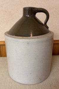 lot 255 image: Vintage Two Toned Stoneware Jug