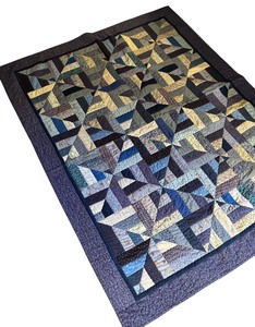 lot 305 image: Vintage Quilt  Vintage Fiddlesticks Pattern Quilt