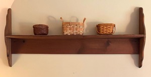 lot 309 image: Vintage Wooden Wall Shelf with Decorative Baskets