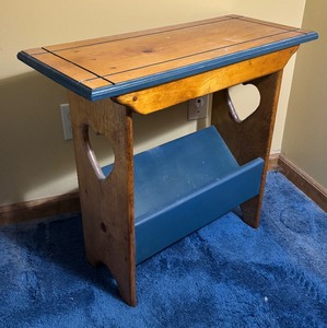 lot 321 image: Vintage Country Motif Wooden Accent Table