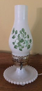 lot 325 image: Vintage Bedside Table Lamp