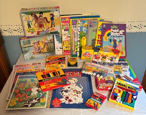 lot 329 image: Assorted Childrens Crafting Supplies