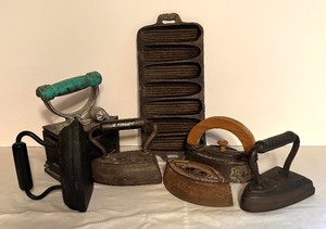 lot 330 image: Collection of 5 Vintage Cast Iron Irons with Cast Iron Cornbread Pan