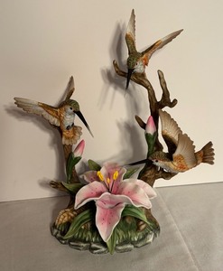 lot 332 image: Decorative Hummingbird Figurine