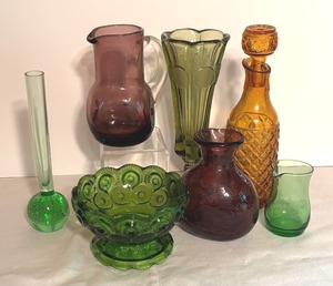 lot 333 image: Collection of 7 Vintage Glass Vases and Pitcher including Vintage L.E. Smith Glass Moon and Stars Footed Bowl