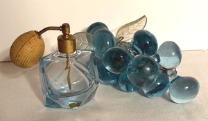 lot 343 image: Vintage Blue Glass Perfume Bottle and Vintage Glass Grape Bunch
