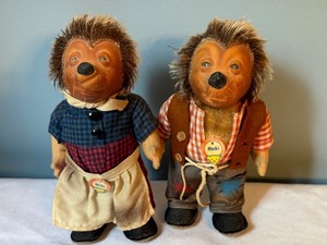 lot 16 image: Set of Vintage Steiff Mecki and Micki Hedgehog Figurines
