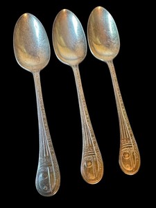 lot 207 image: Set of 3 New York Worlds Fair 1964-1965 Collectible Spoons