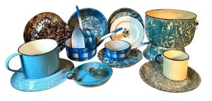 lot 215 image: Variety of Vintage Enamelware Cookware