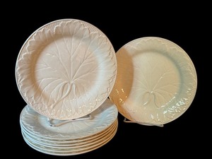 lot 369 image: Set of 6 Wedgwood Etruria Leaf Pattern Plates, 8