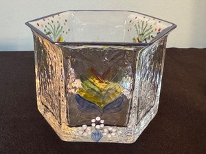 lot 272 image: Handcrafted Swedish Hexagonal Hand Painted Glass Candle Holder