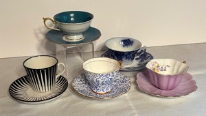 lot 344 image: Set of 5 Vintage Teacup and Saucer Sets