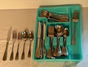 lot 346 image: Vintage Oneida Flatware