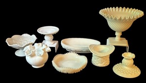 lot 387 image: Collection of Vintage Milk Glass Bowls and Vases