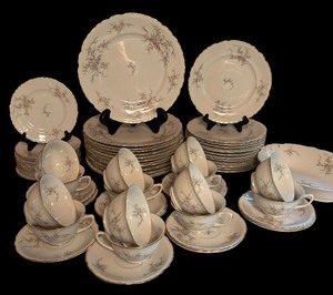 lot 426 image: Vintage Royal Jackson Fine China Dinnerware Set