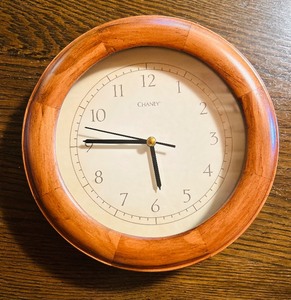 lot 416 image: Cute Small Clock