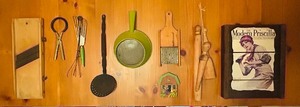 lot 175 image: Variety of Vintage and Antique Decor including Vintage Kitchen Utensils