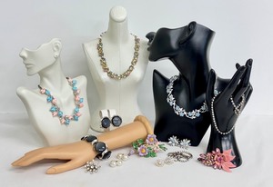 lot 20J image: Assorted Vintage Jewelry Collection with Necklaces, Earrings and Brooches