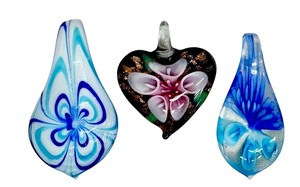 lot 24J image: Set of 4 Art Glass Pendants with Floral and Heart Designs