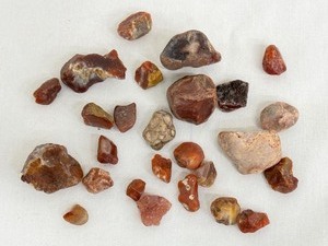 lot 27C image: Assorted Collection of Raw Agate Stones