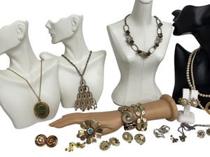 lot 32J image: Vintage Jewelry Collection with Necklaces, Earrings, and Brooches