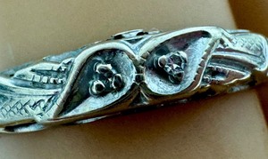 lot 39J image: Petite Vintage 14K Ring with Intricate Design, Size 5.5