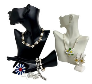 lot 40J image: Charming Vintage Fashion Jewelry Set with Floral and Beaded Accents