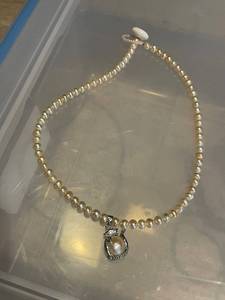lot 6 image: Elegant Freshwater Pearl Necklace with Sterling Silver Pendant